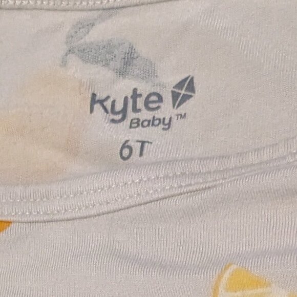 Kyte Baby short sleeve/long pants pajamas - Lemon (size 6T) - Picture 3 of 3